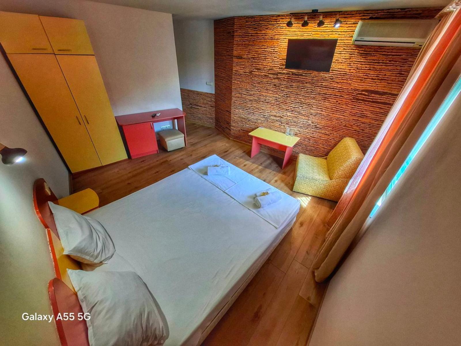Korona Hotel Blagoevgrad Kültér fotó